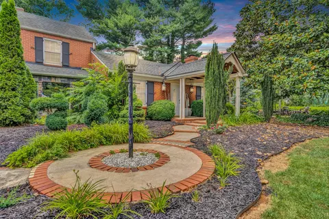 5112 Woodbury St NW, Roanoke, VA 24012