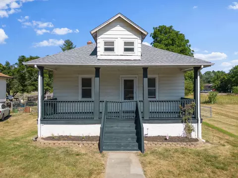 124 7th St, Vinton, VA 24179