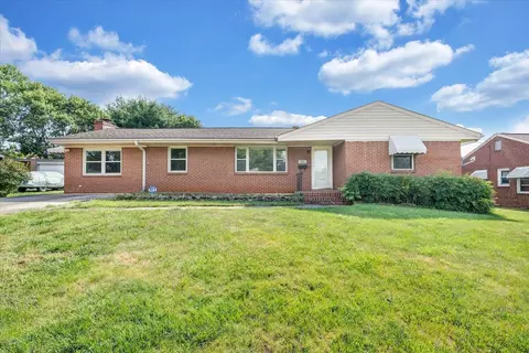 5737 Thornrose Rd, Roanoke, VA 24012