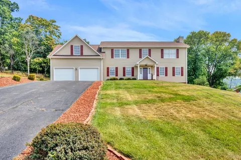3955 Poplar Grove Dr, Vinton, VA 24179