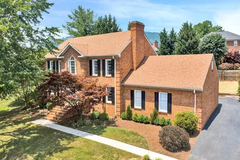 1804 Greenmont Ct, Roanoke, VA 24012
