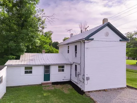 Exterior - 290 Lowe St, Buchanan, VA 24066 photo 6 of 10