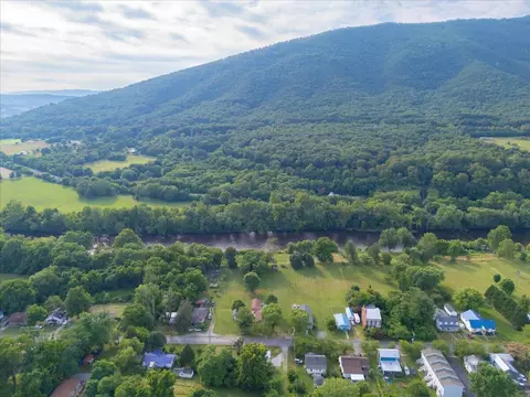 View/Area - 290 Lowe St, Buchanan, VA 24066 photo 6 of 12