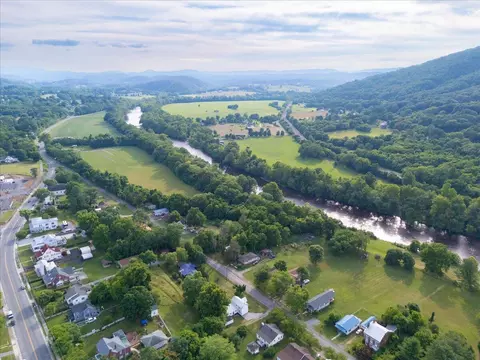 View/Area - 290 Lowe St, Buchanan, VA 24066 photo 7 of 12