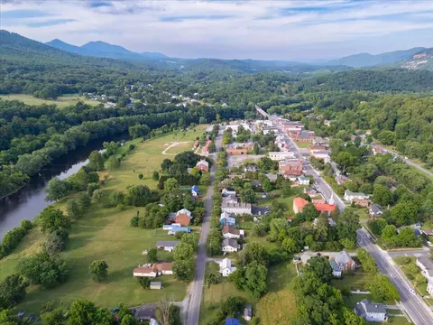 View/Area - 290 Lowe St, Buchanan, VA 24066 photo 4 of 12