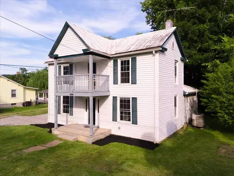 Exterior - 290 Lowe St, Buchanan, VA 24066 photo 3 of 10