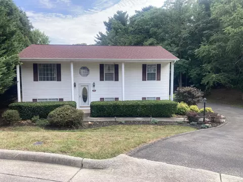 903 Greenbrier Ct, Salem, VA 24153