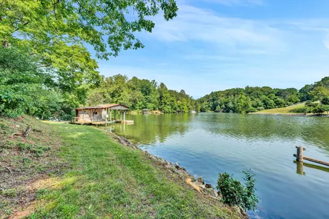 829 Grimes Creek Ln, Hardy, VA 24101