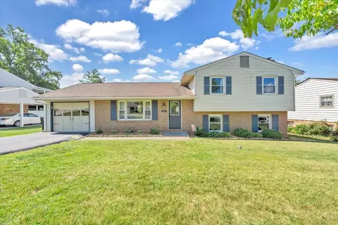 5532 N Lake Dr, Roanoke, VA 24019