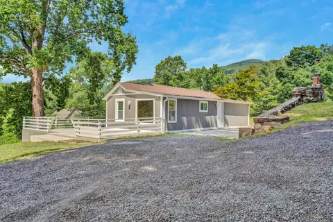 915 Martin Mcneil Rd, Salem, VA 24153