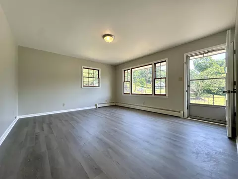 917 E Dolly Ann Dr, Covington, VA 24426 photo 3
