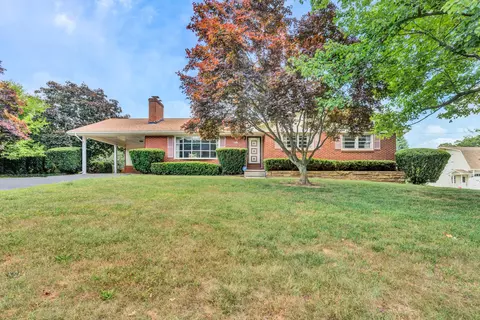 2102 Bridle Ln, Roanoke, VA 24018