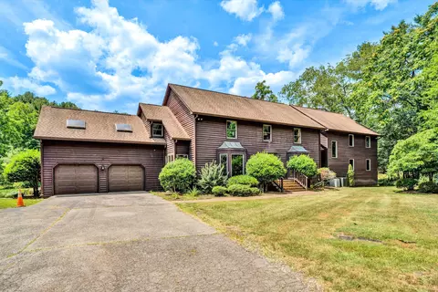 5573 Valley Dr, Roanoke, VA 24018