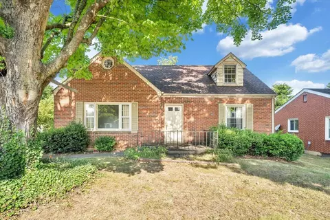 2373 Howard Rd SW, Roanoke, VA 24015