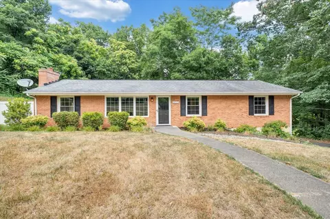 6021 Country Homes Rd, Roanoke, VA 24018