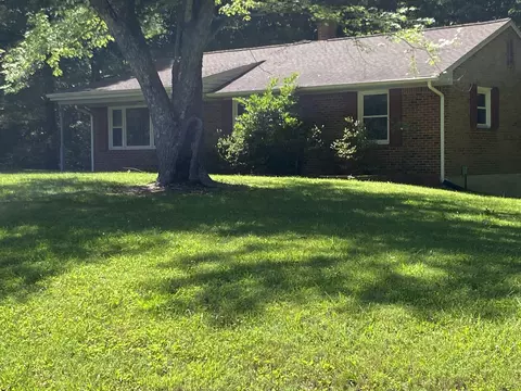 117 Forest Ridge Dr, Vinton, VA 24179