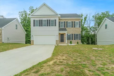 4945 Warrior Dr, Salem, VA 24153