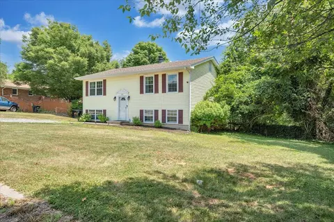 3912 Hyde Park Dr, Roanoke, VA 24018