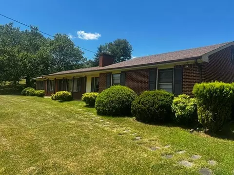 1910 Mayfield Dr, Roanoke, VA 24014