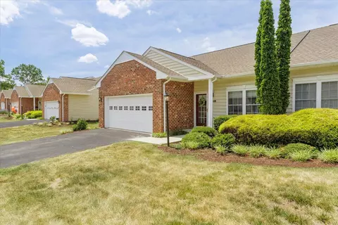 5518 S Village Dr, Roanoke, VA 24018