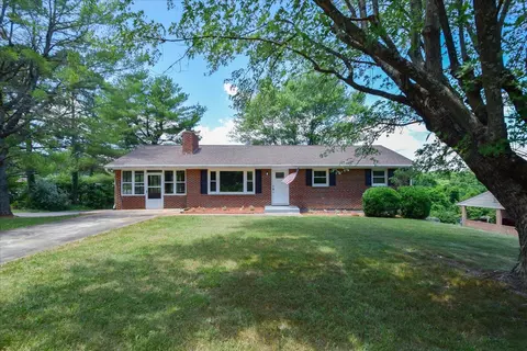818 Woodhaven Dr, Bedford, VA 24523