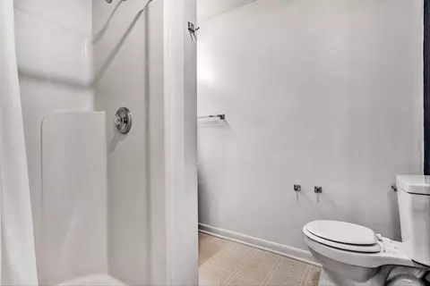 Bath - 7345 Maple Ct, Roanoke, VA 24018 photo 4 of 4