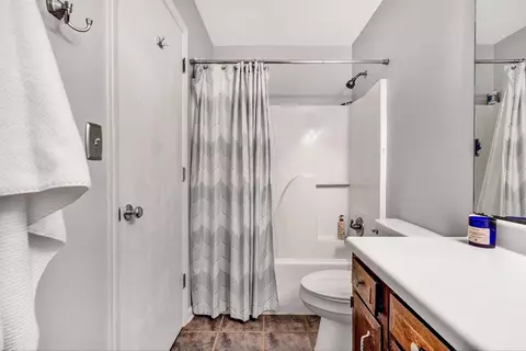 Bath - 7345 Maple Ct, Roanoke, VA 24018 photo 3 of 4