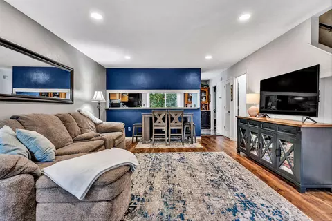 Living - 7345 Maple Ct, Roanoke, VA 24018 photo 1 of 2