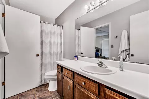 Bath - 7345 Maple Ct, Roanoke, VA 24018 photo 2 of 4