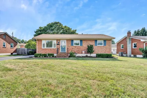 5774 Sierra Dr, Roanoke, VA 24012