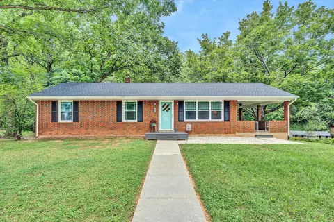 1056 Slow Walk Dr, Vinton, VA 24179