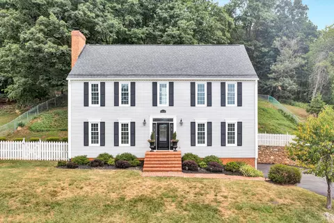 4039 Poplar Grove Dr, Vinton, VA 24179