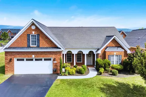2300 Foxfield Ln, Salem, VA 24153