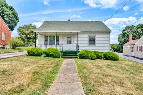 611 36th St NW, Roanoke, VA 24017