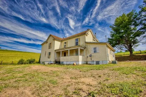415 Thunderstruck Rd NE, Floyd, VA 24091