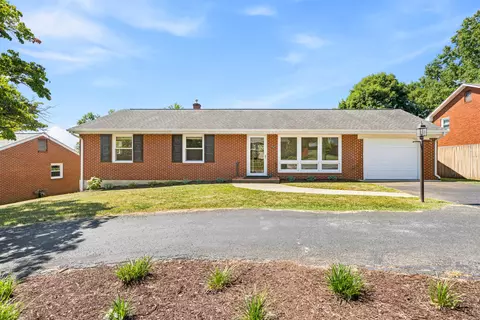129 Frontier Rd NE, Roanoke, VA 24012