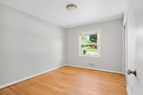 Bedroom - 129 Frontier Rd NE, Roanoke, VA 24012 photo 1 of 3