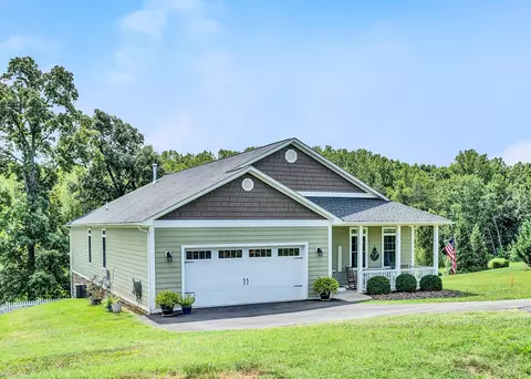 82 Sapphire Ln, Moneta, VA 24121