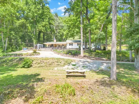 5419 Bradshaw Rd, Salem, VA 24153