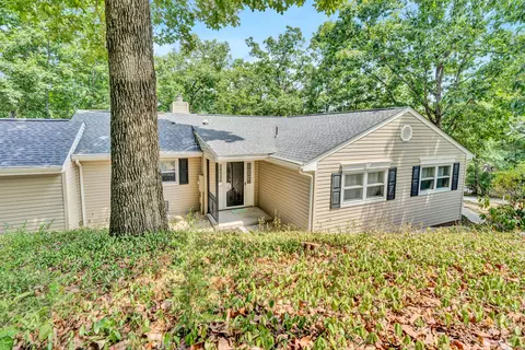 6652 Circleview Dr, Roanoke, VA 24014 photo 1