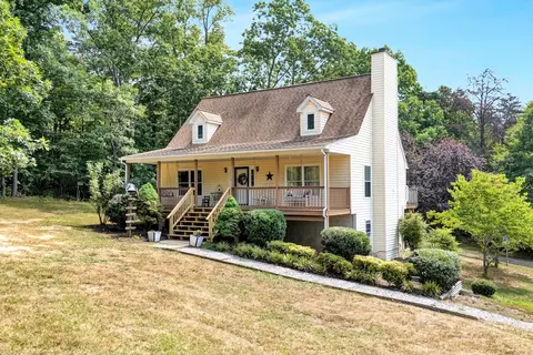 1318 Glenwood Dr, Bedford, VA 24523