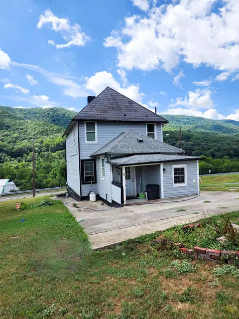 630 W Ridgeway St, Clifton Forge, VA 24422