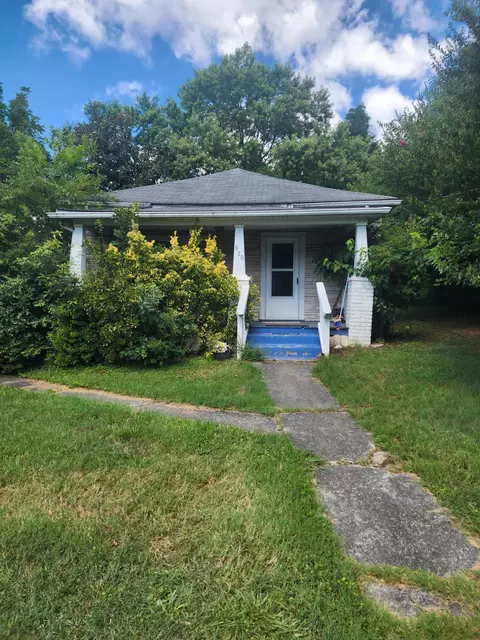 818 Peck St NW, Roanoke, VA 24017