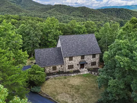 3045 New Ridge Rd, Elliston, VA 24087