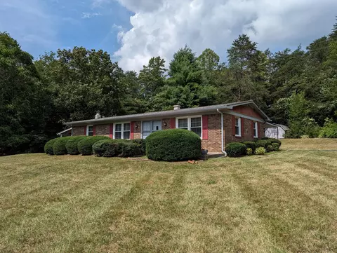 172 Robin Ridge Rd, Rocky Mount, VA 24151