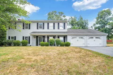 1632 Mill Pond Dr, Salem, VA 24153