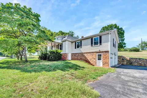 2744 Highland Rd, Roanoke, VA 24014