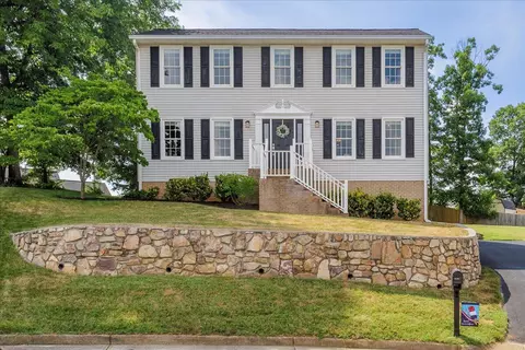 497 N Woods Ct, Salem, VA 24153