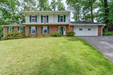 4006 S Lake Dr SW, Roanoke, VA 24018