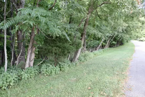 5750 Lost Dr, Roanoke, VA 24018